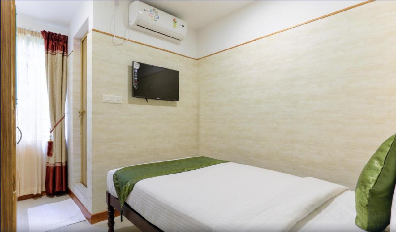 Heaven Gardens Hotel Kochi Exterior photo