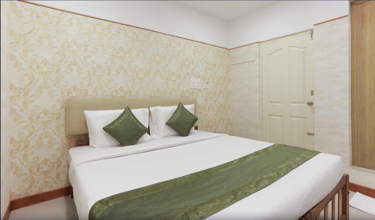 Heaven Gardens Hotel Kochi Exterior photo