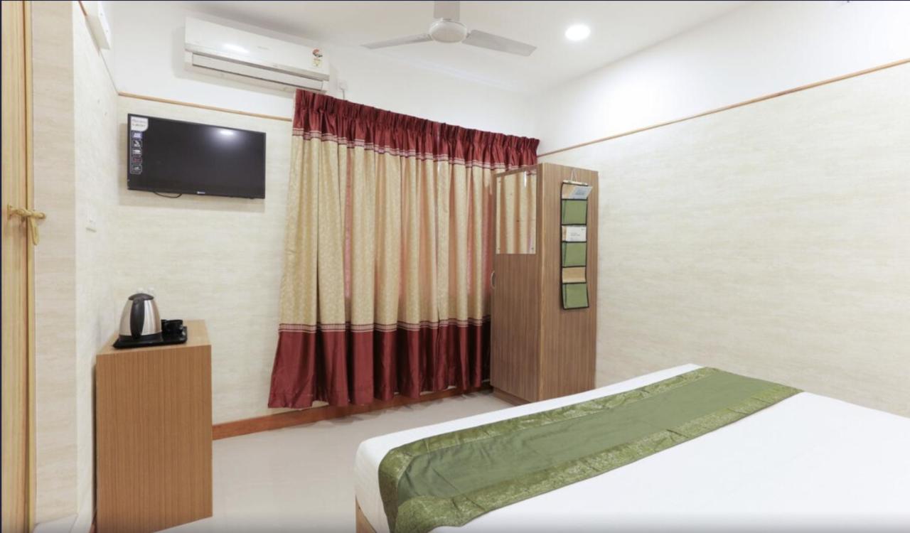 Heaven Gardens Hotel Kochi Exterior photo